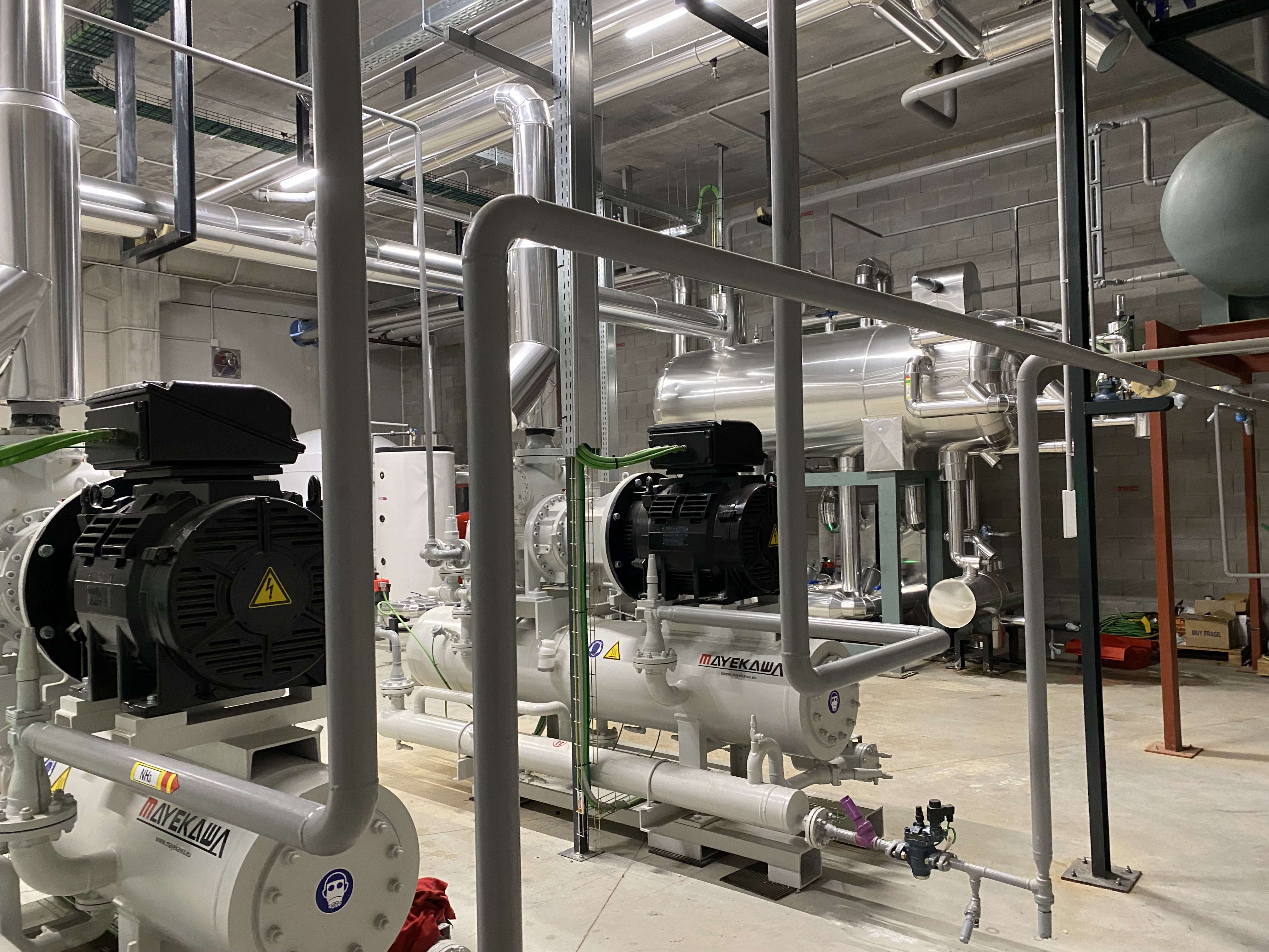 Sistema subcrítico de CO₂ condensado contra amoniaco